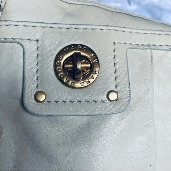Marc By Marc Jacobs Crossbody Cream Leather Purse Pockets Turnlock Brass - Picture 4 of 15